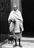 Gandhi outside 10 Downing Street, Nov. 3rd, 1931